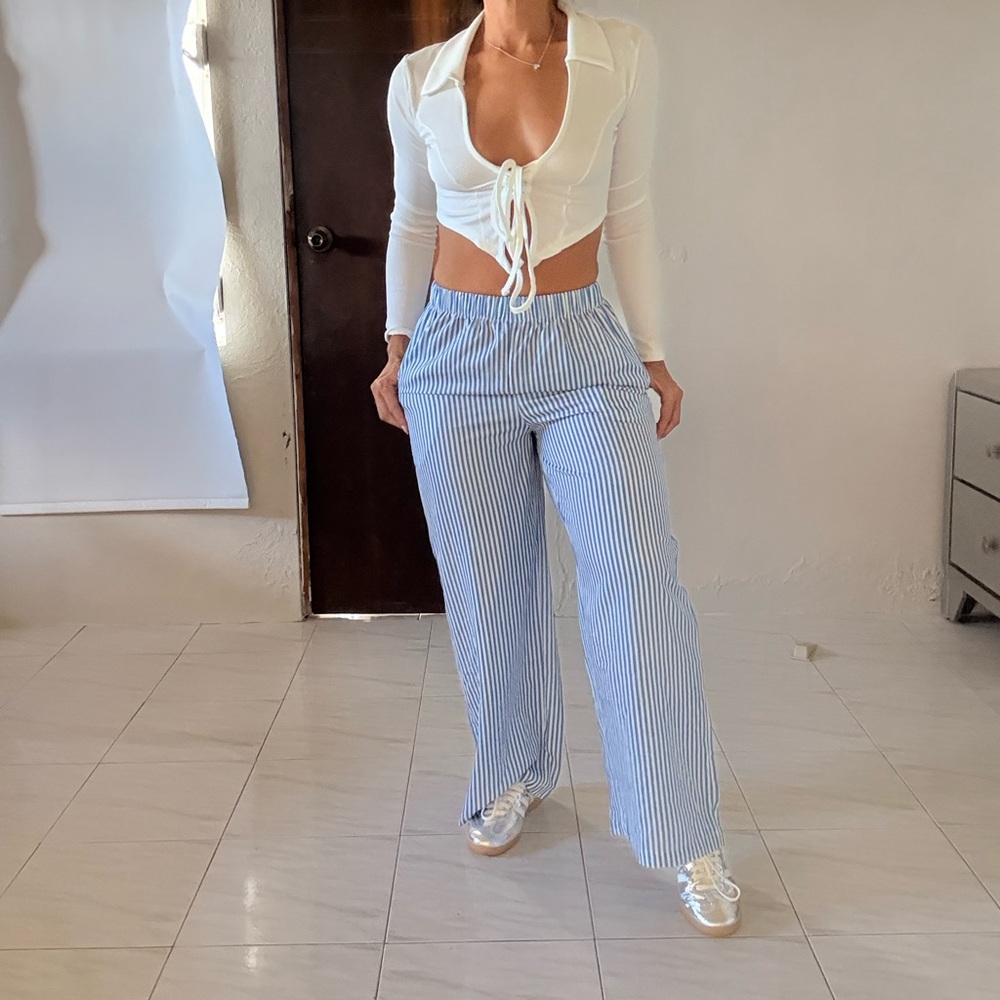 White Long Sleeve Crop Blouse with Tie Front - Picture 5 of 9